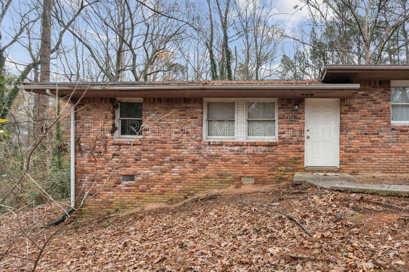 Updated 2BR Duplex Unit Near Airport & I-75 – 6501 Raymond Dr #1, Union City, GA 30297 property image