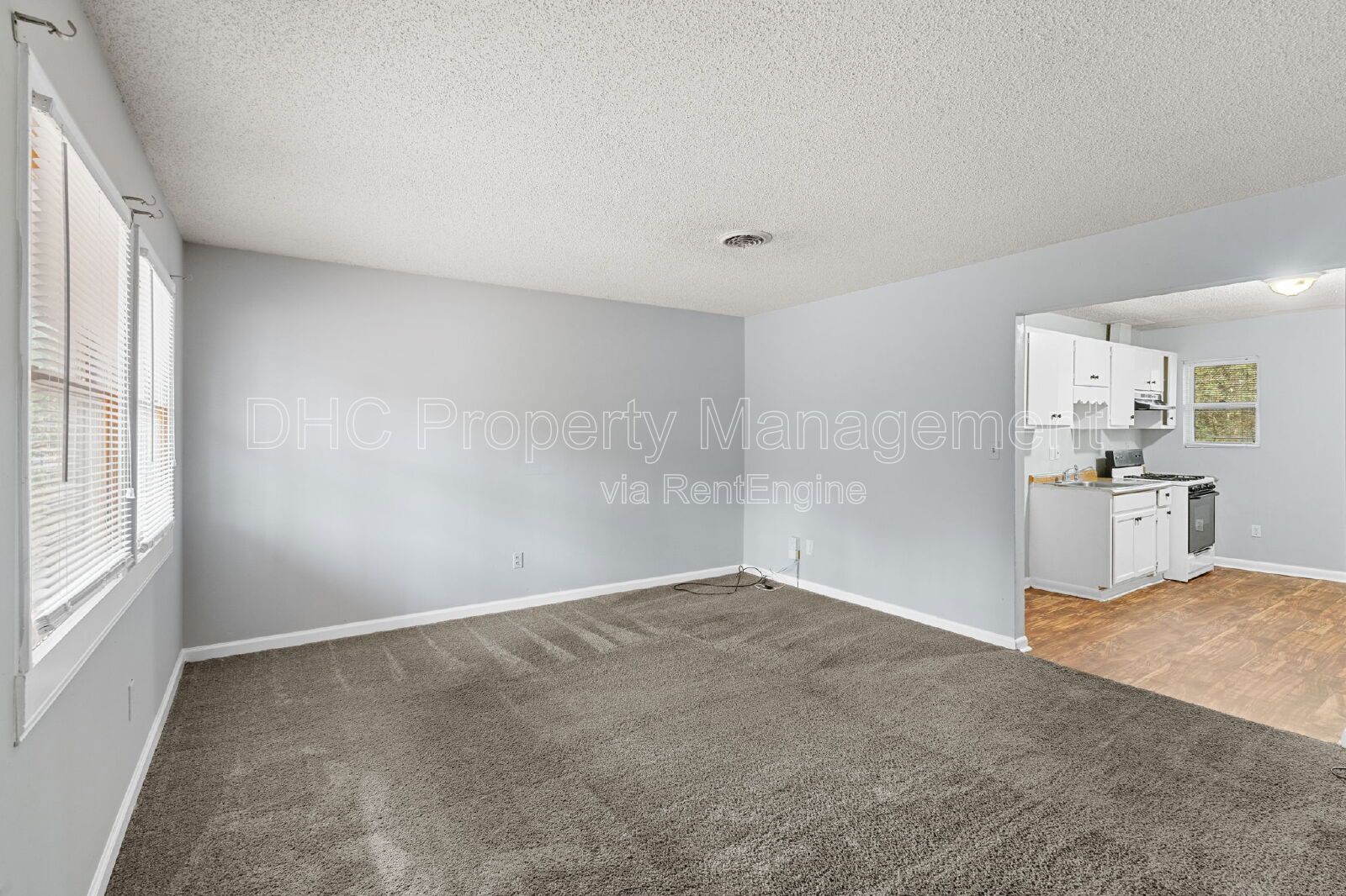 Updated 2BR Duplex Unit Near Airport & I-75 – 6501 Raymond Dr #1, Union City, GA 30297 property image