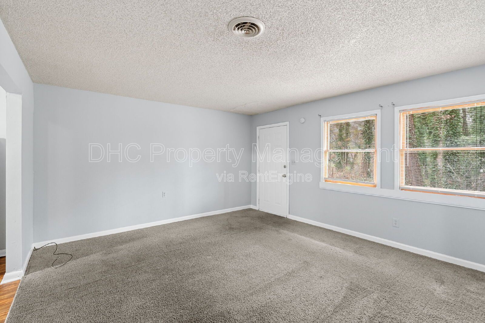 Updated 2BR Duplex Unit Near Airport & I-75 – 6501 Raymond Dr #1, Union City, GA 30297 property image