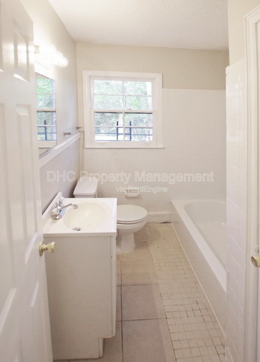 Adorable bungalow in the Lakewood-Leila Valley area property image