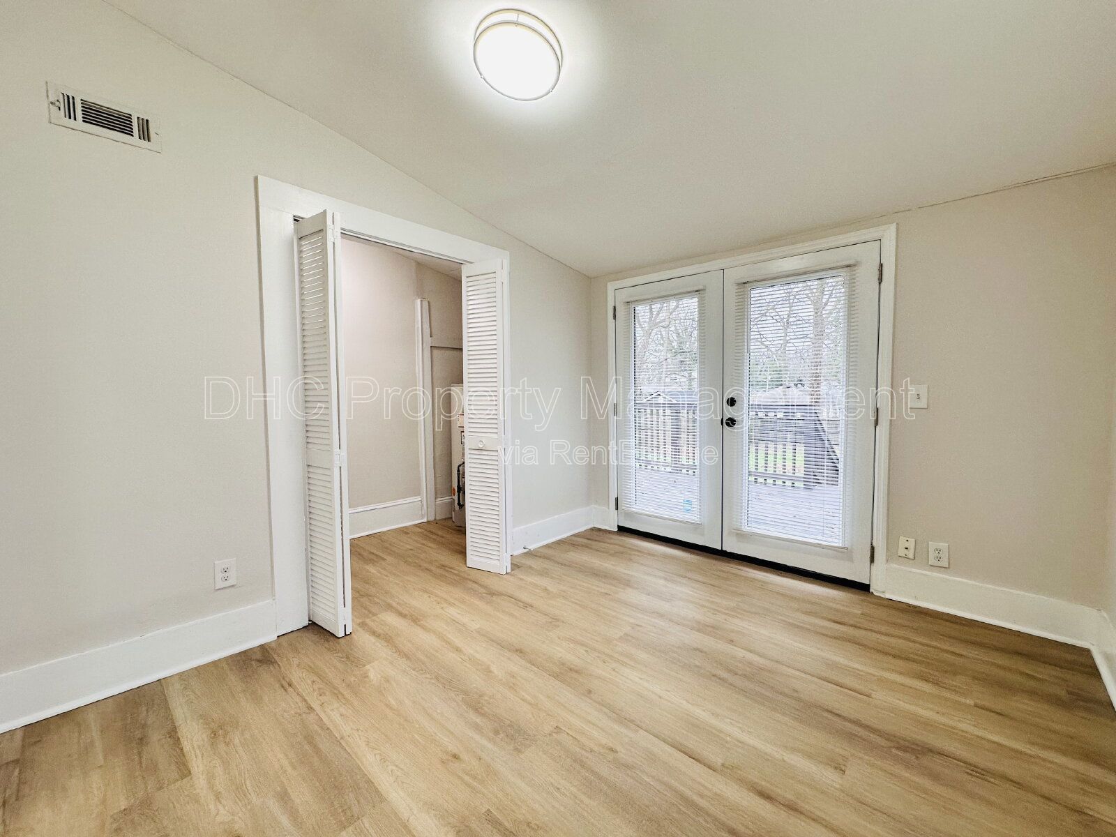 Beautifully Renovated Home with Outdoor Living – Apply Today property image