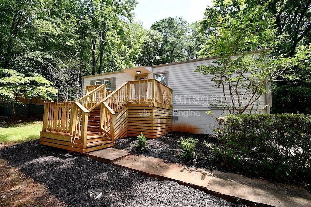 Fully Renovated 2 Bedroom Home for Rent in In-Town Decatur | Oversized Yard | Near I-20 property image