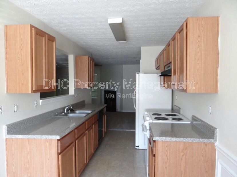 Welcome to this beautiful townhome property image