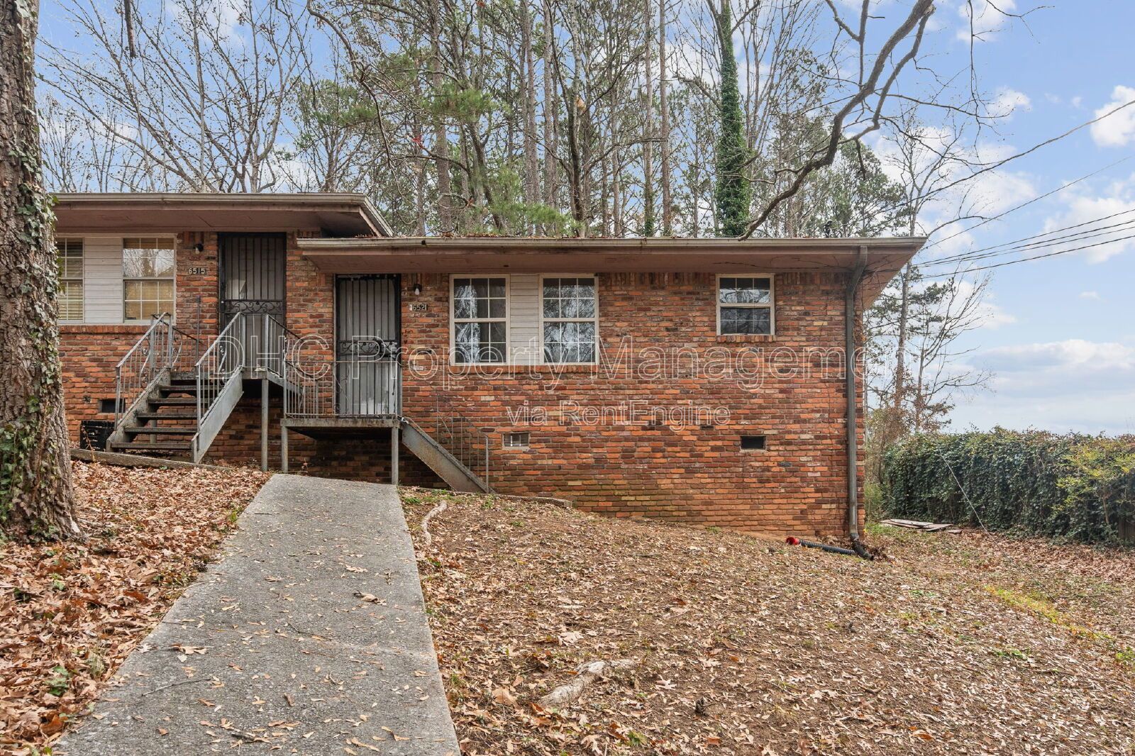 Cozy 2BR Bungalow Near Airport & I-75 – 6521 Raymond Dr, Forest Park property image