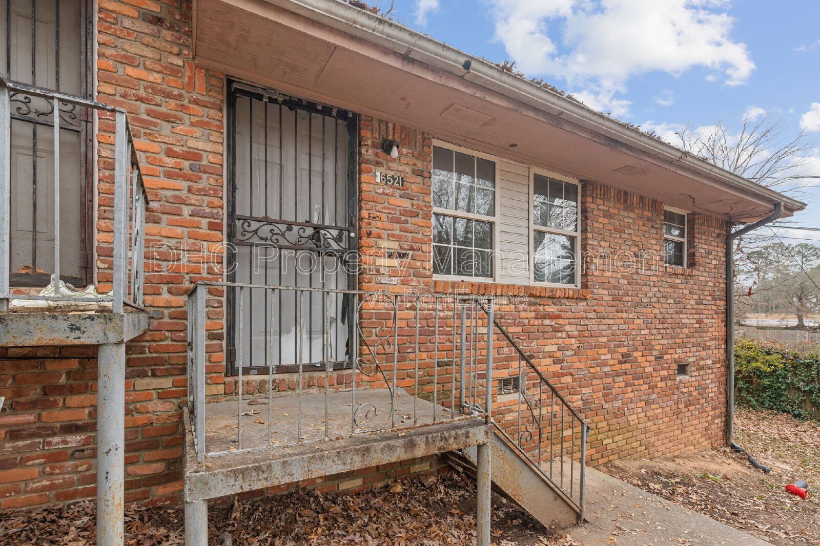 Cozy 2BR Bungalow Near Airport & I-75 – 6521 Raymond Dr, Forest Park property image