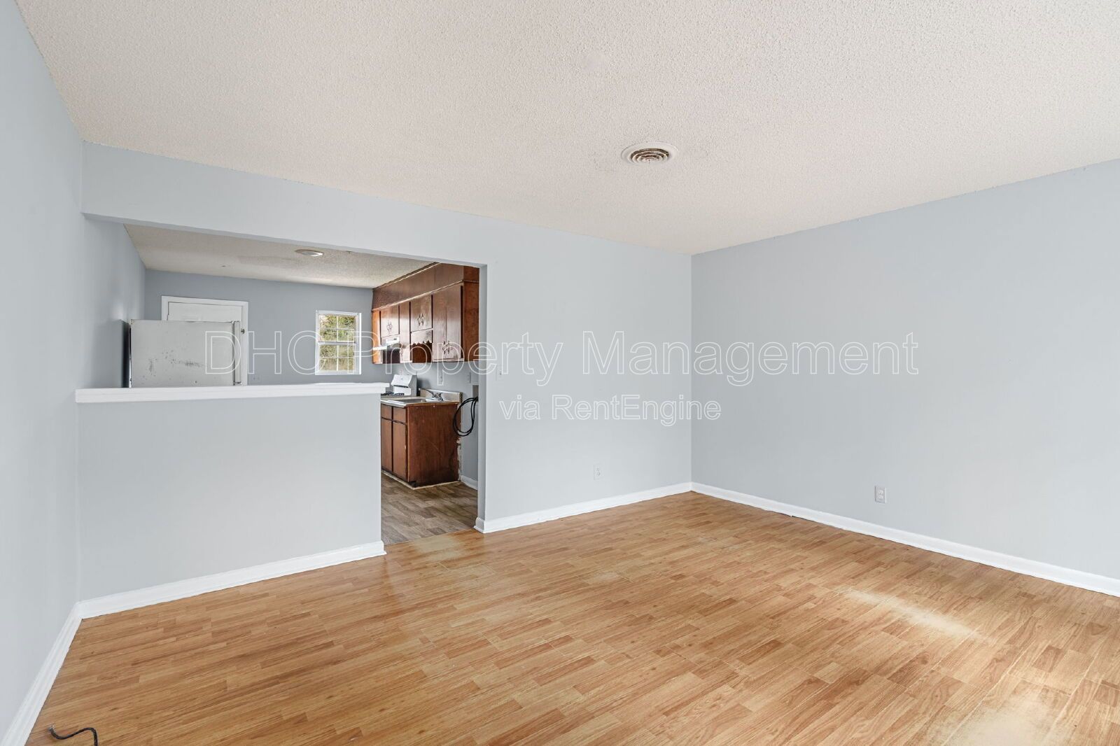 Cozy 2BR Bungalow Near Airport & I-75 – 6521 Raymond Dr, Forest Park property image