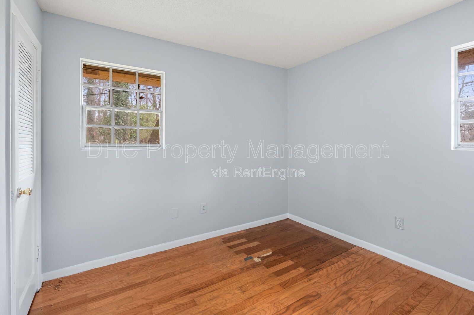 Cozy 2BR Bungalow Near Airport & I-75 – 6521 Raymond Dr, Forest Park property image