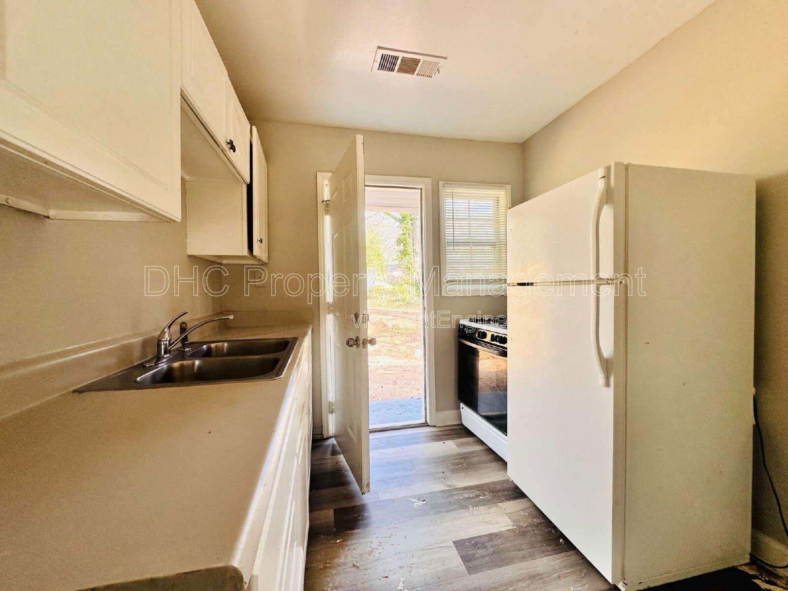 Renovated 3BR Home in Southwest Atlanta – Spacious Layout & Convenient Location! property image