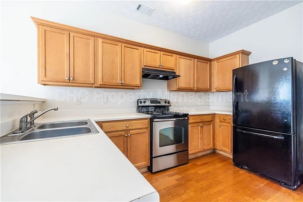 Charming 3BR Home in East Point – Spacious Living, Private Yard & Easy Atlanta Access property image