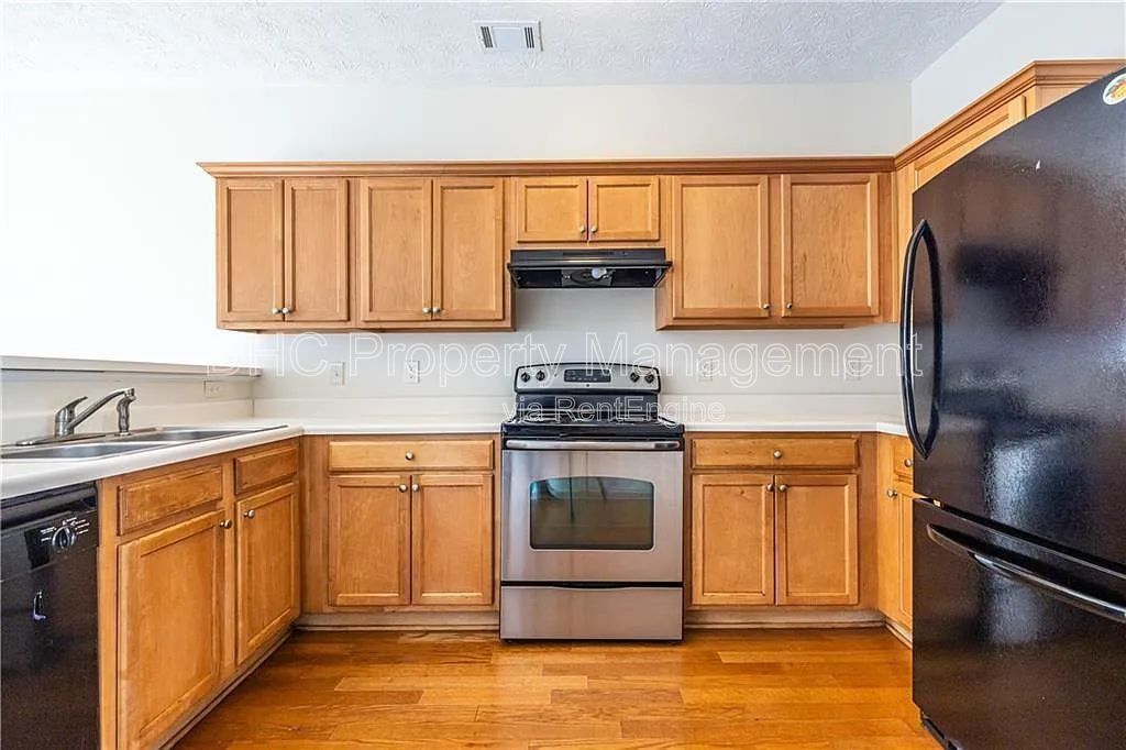 Charming 3BR Home in East Point – Spacious Living, Private Yard & Easy Atlanta Access property image