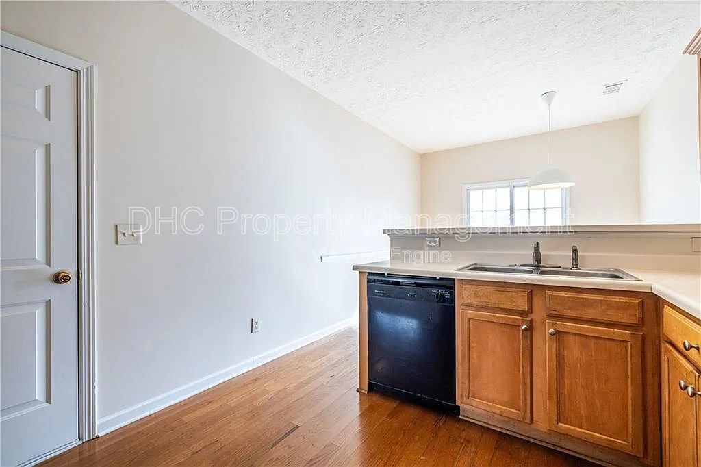 Charming 3BR Home in East Point – Spacious Living, Private Yard & Easy Atlanta Access property image