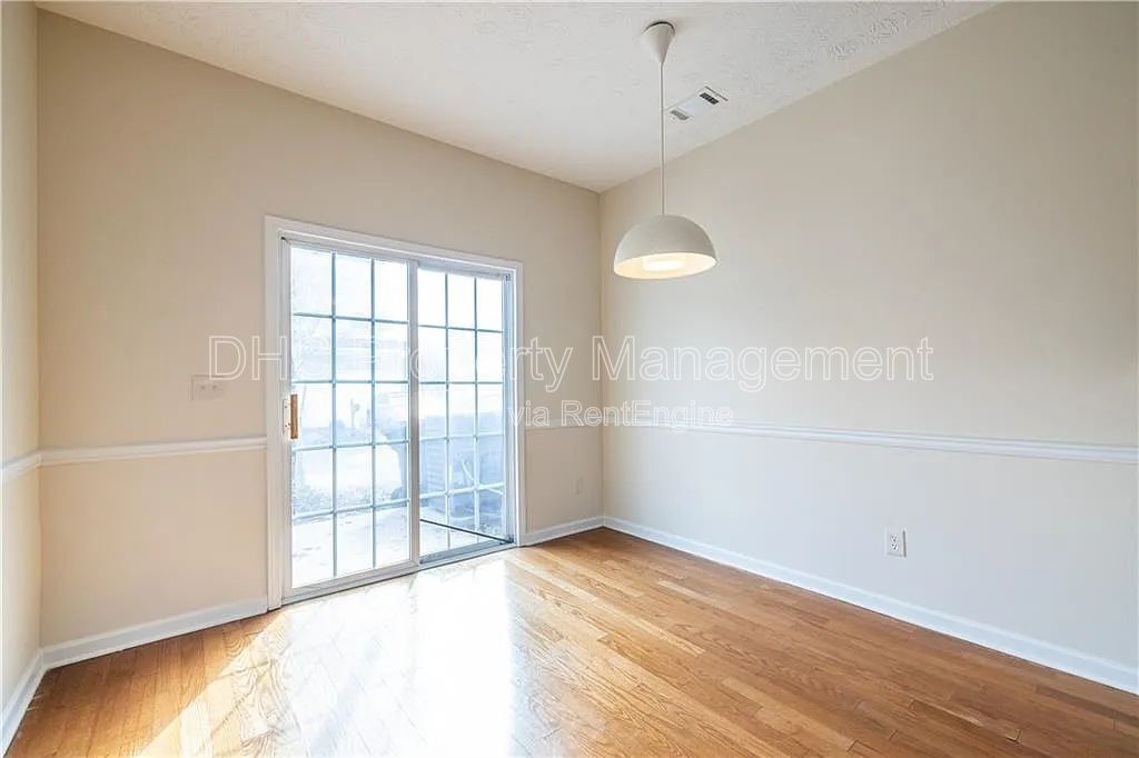 Charming 3BR Home in East Point – Spacious Living, Private Yard & Easy Atlanta Access property image