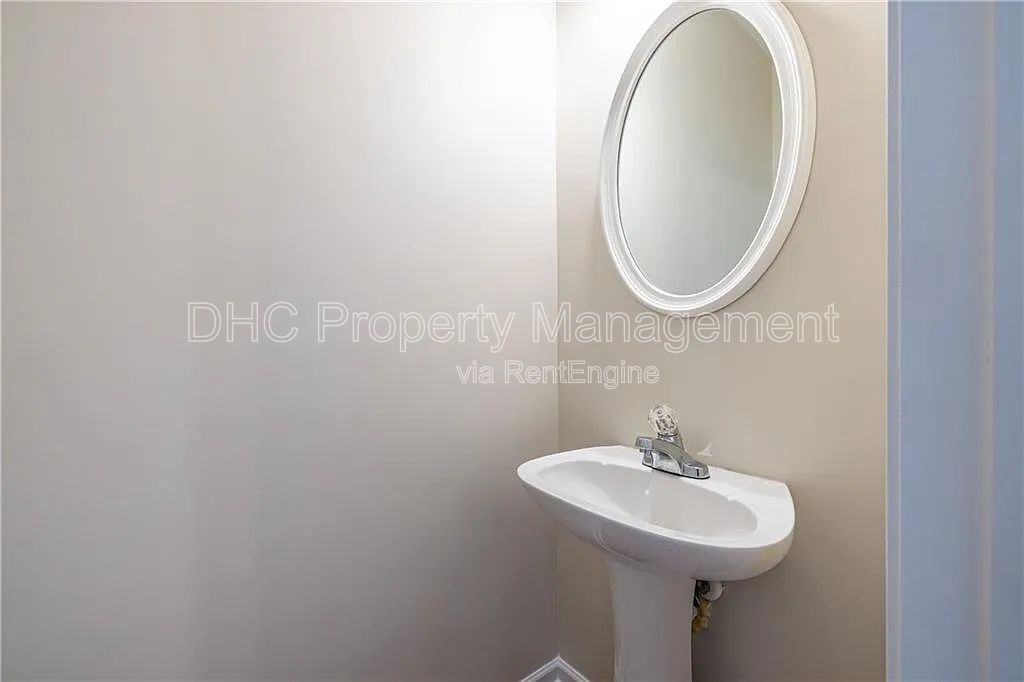 Charming 3BR Home in East Point – Spacious Living, Private Yard & Easy Atlanta Access property image