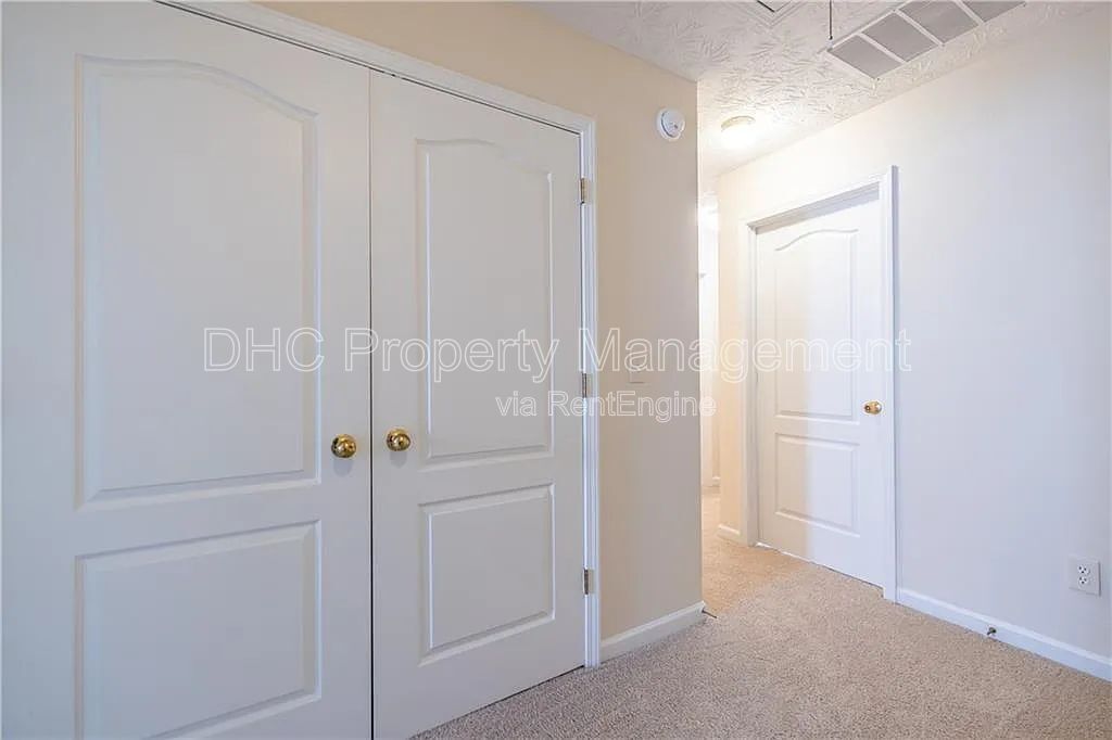 Charming 3BR Home in East Point – Spacious Living, Private Yard & Easy Atlanta Access property image