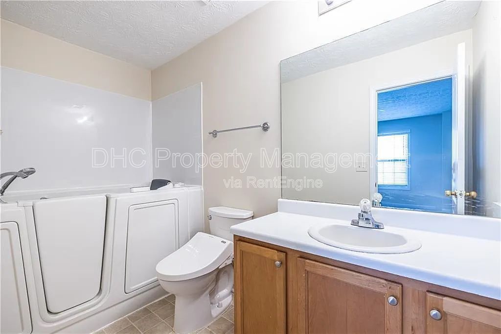 Charming 3BR Home in East Point – Spacious Living, Private Yard & Easy Atlanta Access property image