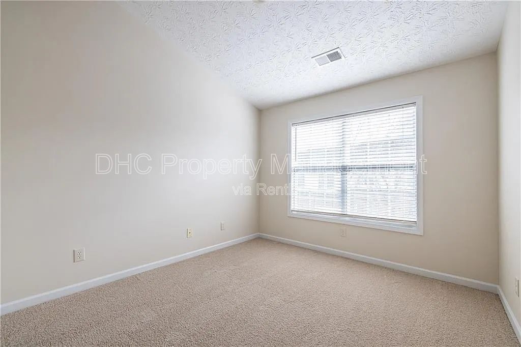 Charming 3BR Home in East Point – Spacious Living, Private Yard & Easy Atlanta Access property image