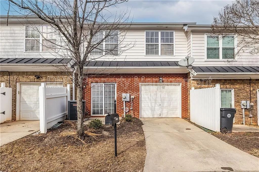 Charming 3BR Home in East Point – Spacious Living, Private Yard & Easy Atlanta Access property image