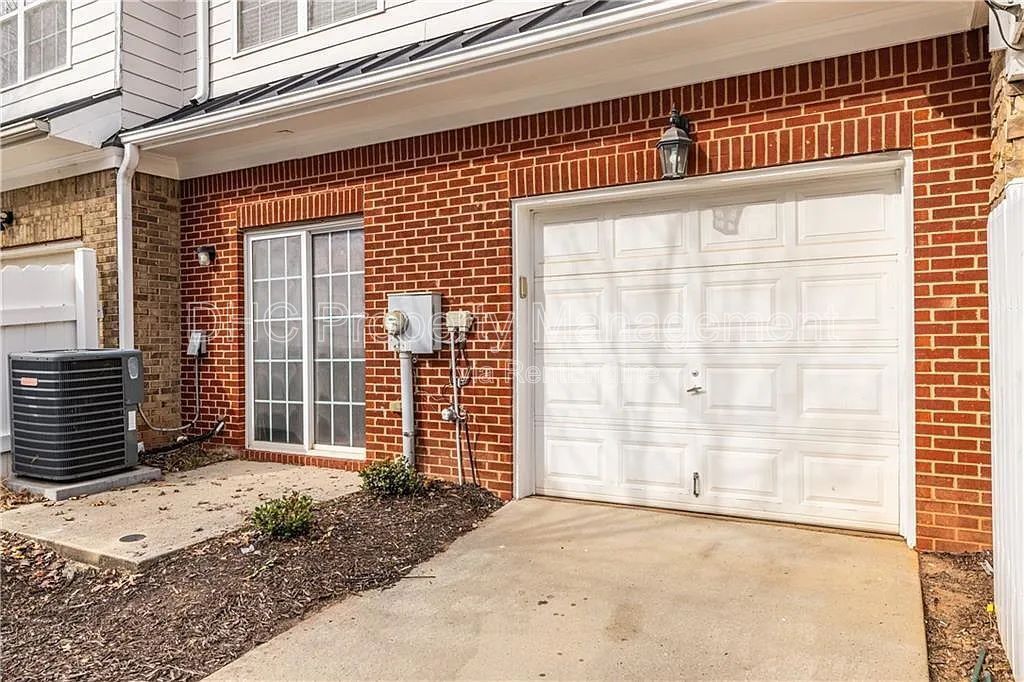 Charming 3BR Home in East Point – Spacious Living, Private Yard & Easy Atlanta Access property image