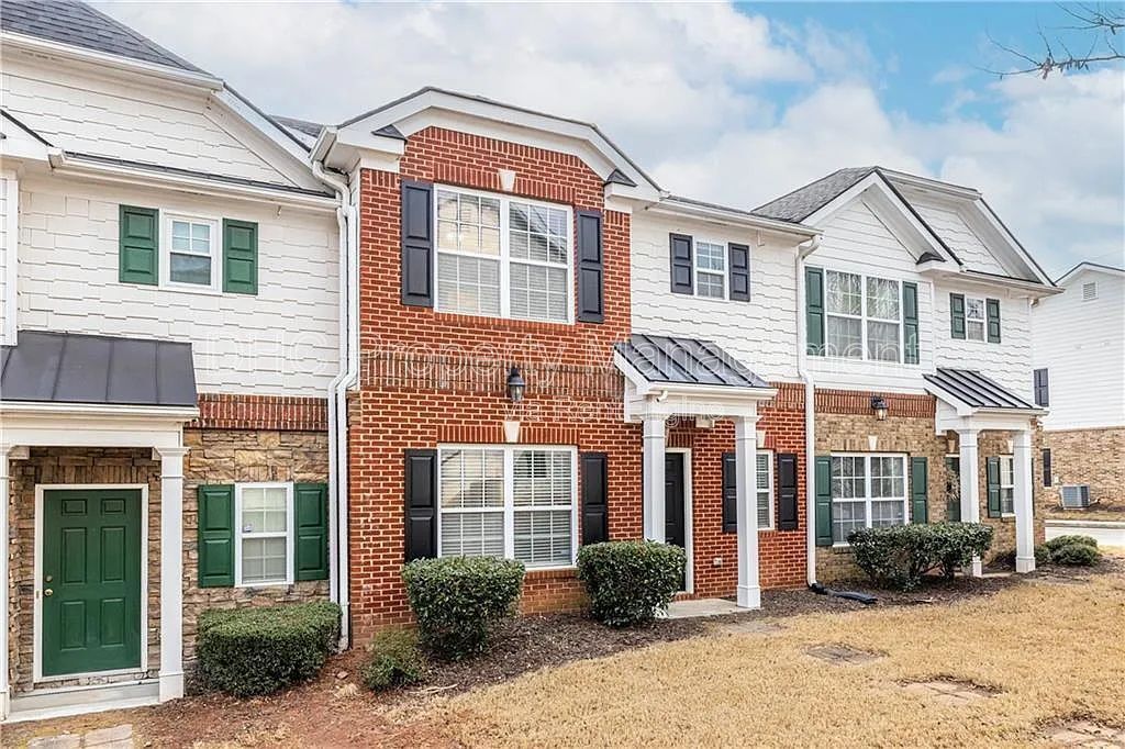 Charming 3BR Home in East Point – Spacious Living, Private Yard & Easy Atlanta Access property image