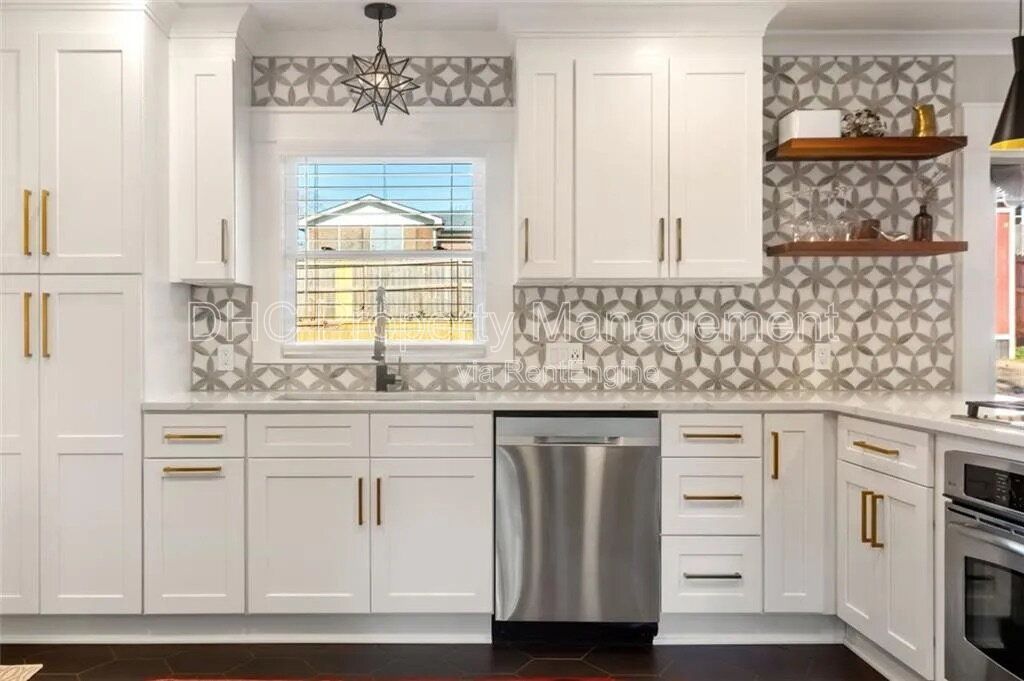 Spacious Decatur Home with Modern Updates – Prime Location & Move-In Ready! property image