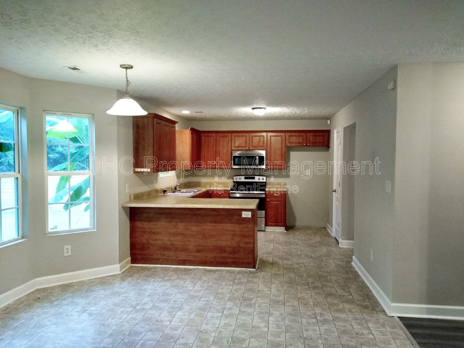 Spacious 4 Bedroom Home in Cul de Sac with Pool Access Near Atlanta property image
