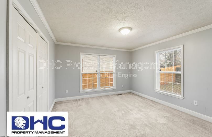 Charming 3BR Home in East Point – Spacious Yard, Hardwood Floors, & Prime Location! property image