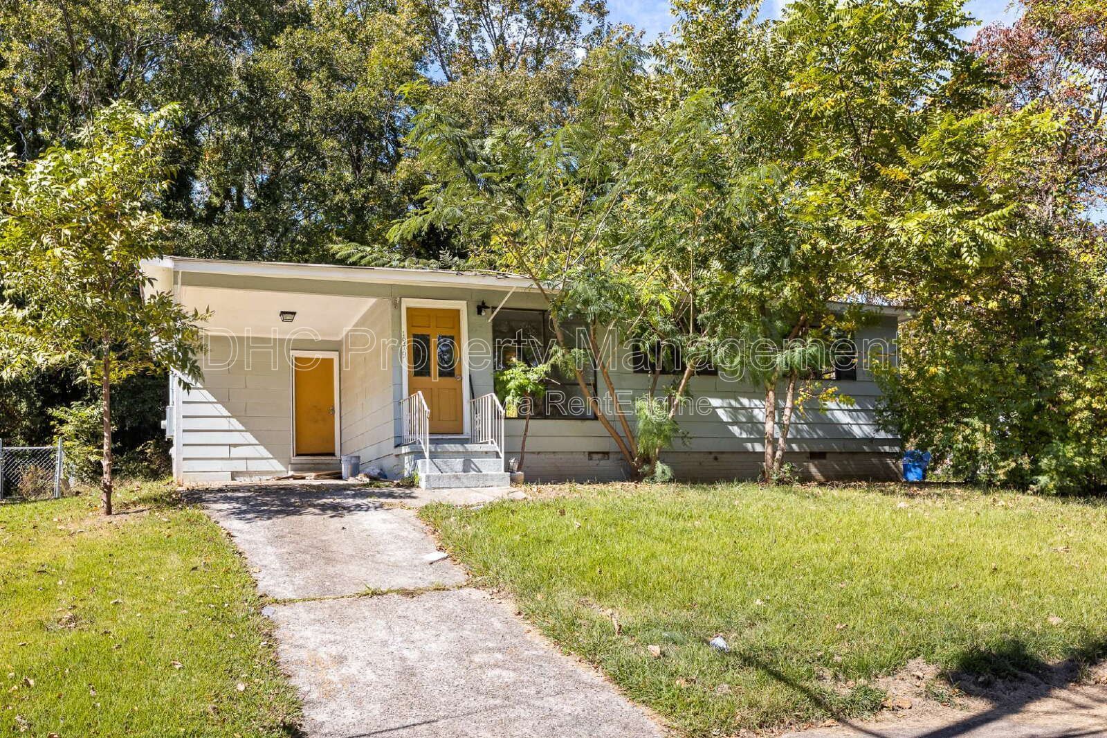 Move In Ready 3 Bedroom Home in Atlanta with Carport and Spacious Kitchen property image