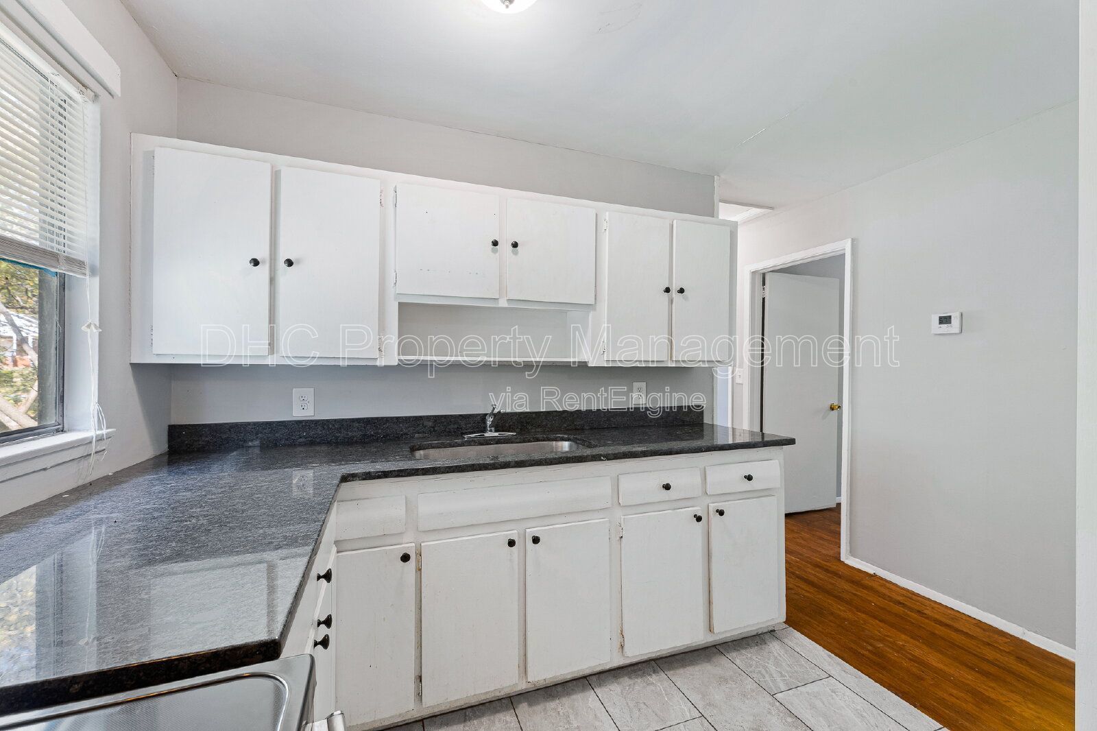 Move In Ready 3 Bedroom Home in Atlanta with Carport and Spacious Kitchen property image