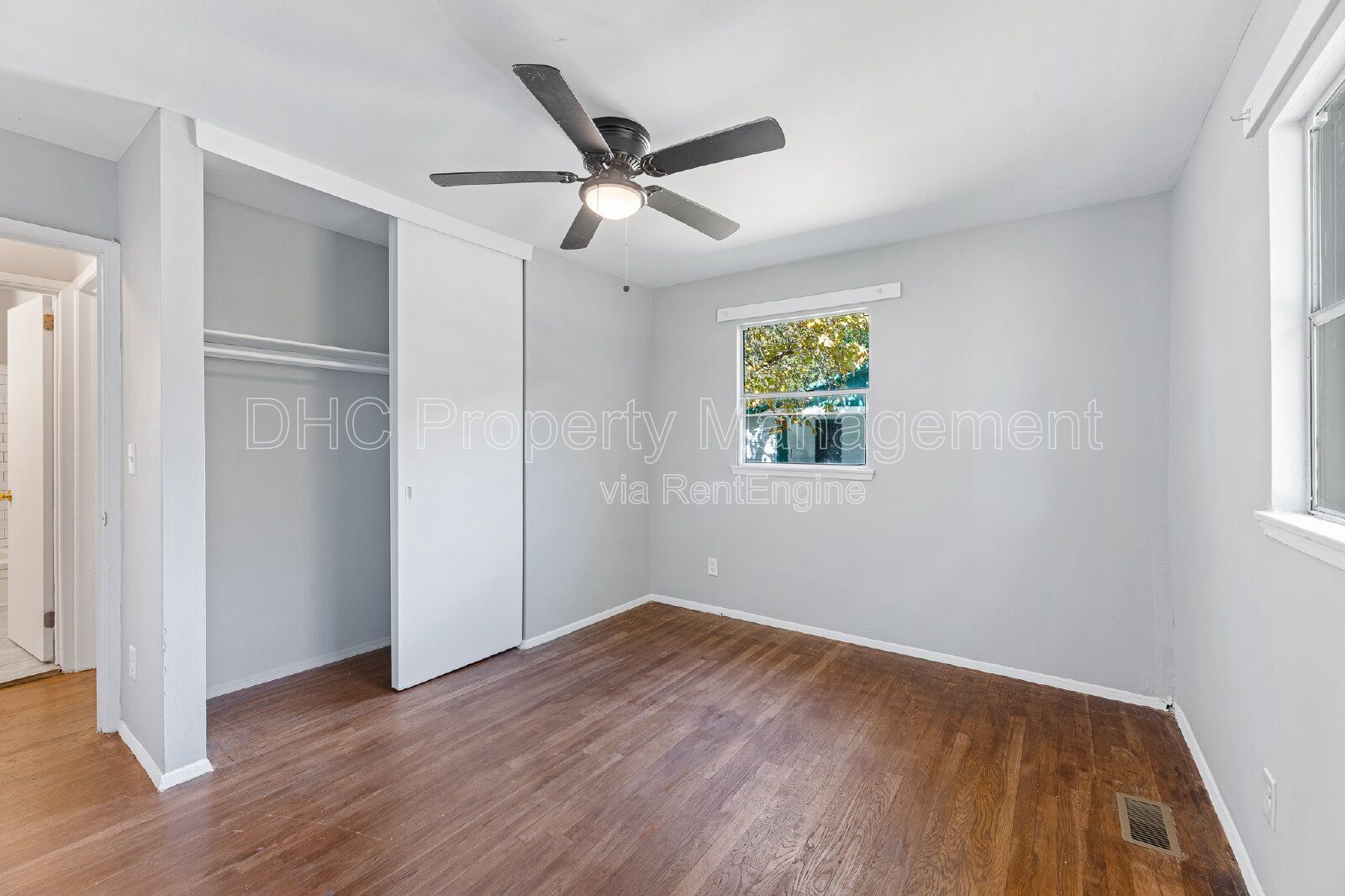 Move In Ready 3 Bedroom Home in Atlanta with Carport and Spacious Kitchen property image