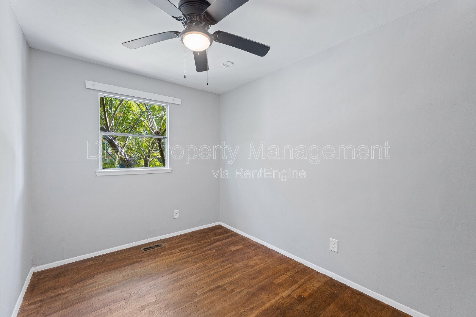 Move In Ready 3 Bedroom Home in Atlanta with Carport and Spacious Kitchen property image