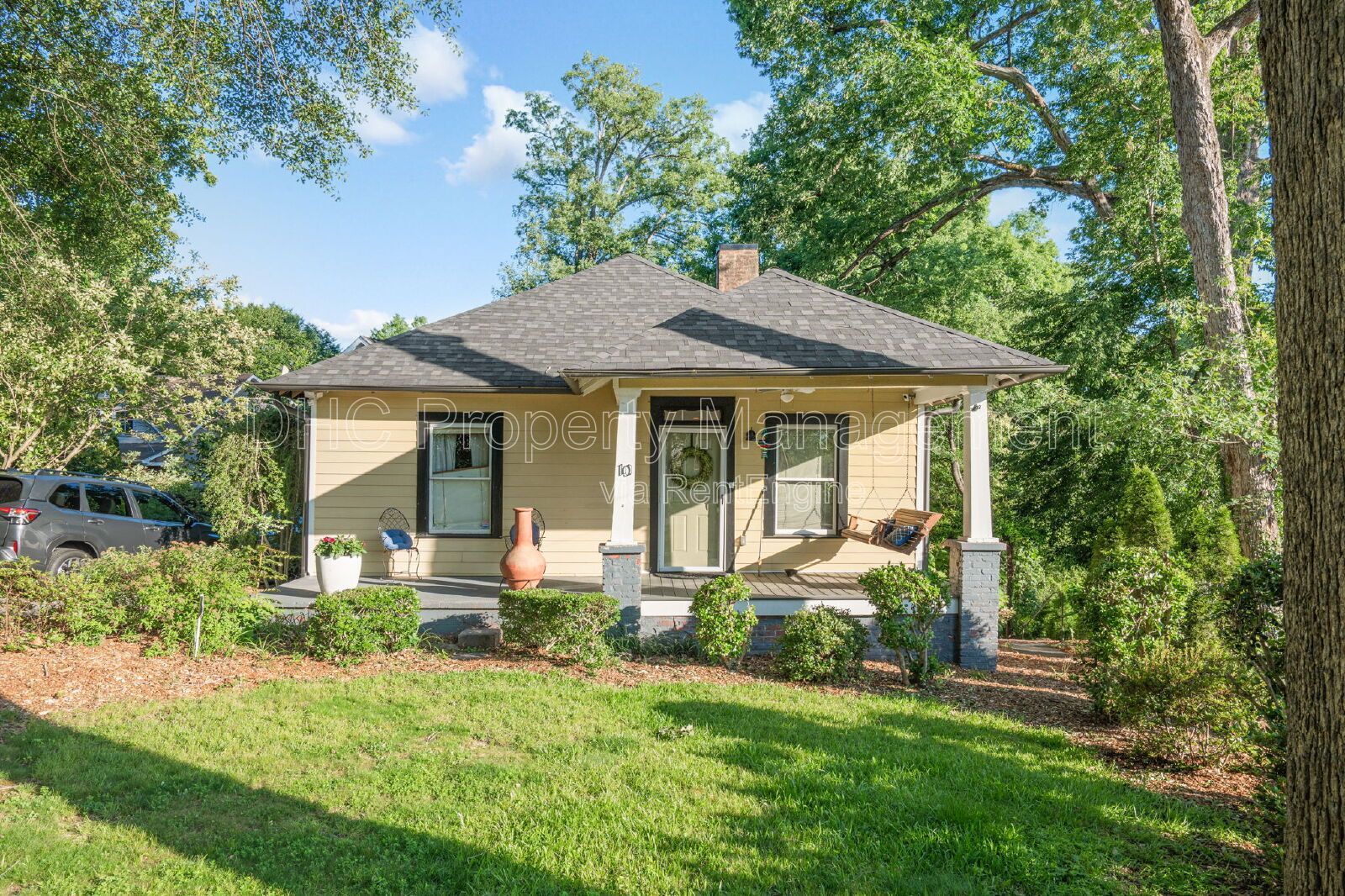 Charming 2-Bed, 2-Bath Retreat in Atlanta – Cozy Comfort Awaits at 10 Smith St NW! property image