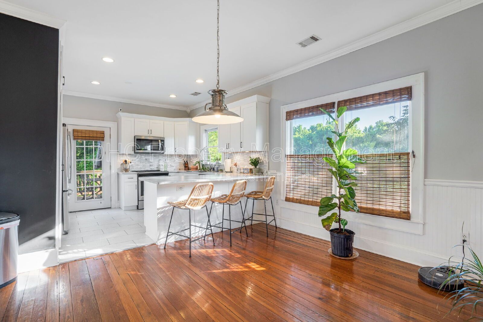 Charming 2-Bed, 2-Bath Retreat in Atlanta – Cozy Comfort Awaits at 10 Smith St NW! property image