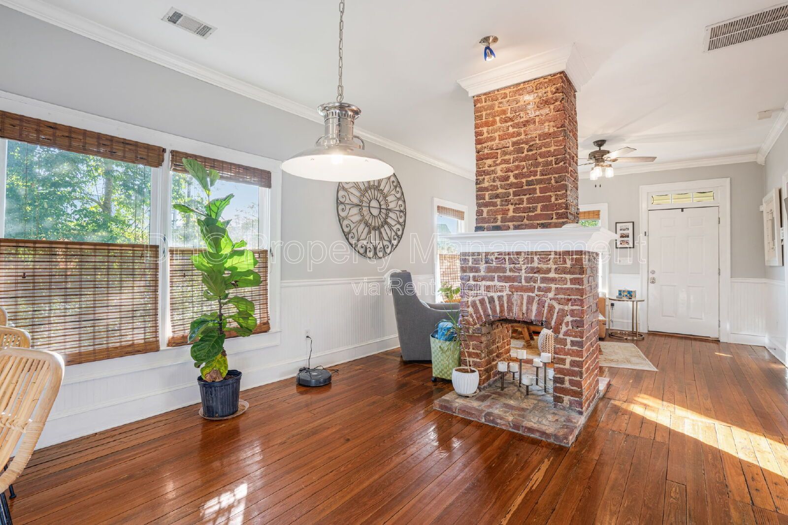 Charming 2-Bed, 2-Bath Retreat in Atlanta – Cozy Comfort Awaits at 10 Smith St NW! property image