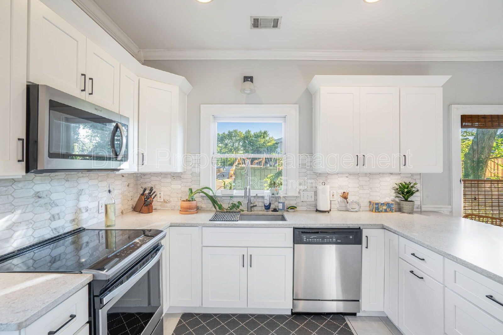 Charming 2-Bed, 2-Bath Retreat in Atlanta – Cozy Comfort Awaits at 10 Smith St NW! property image