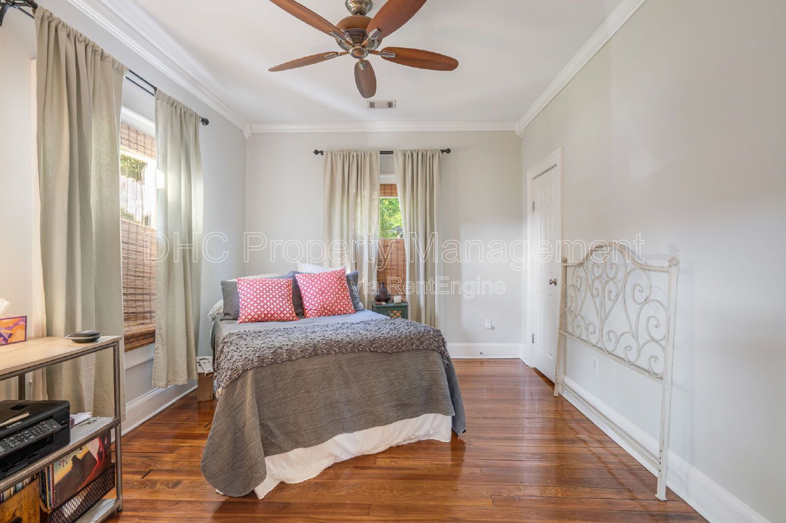 Charming 2-Bed, 2-Bath Retreat in Atlanta – Cozy Comfort Awaits at 10 Smith St NW! property image