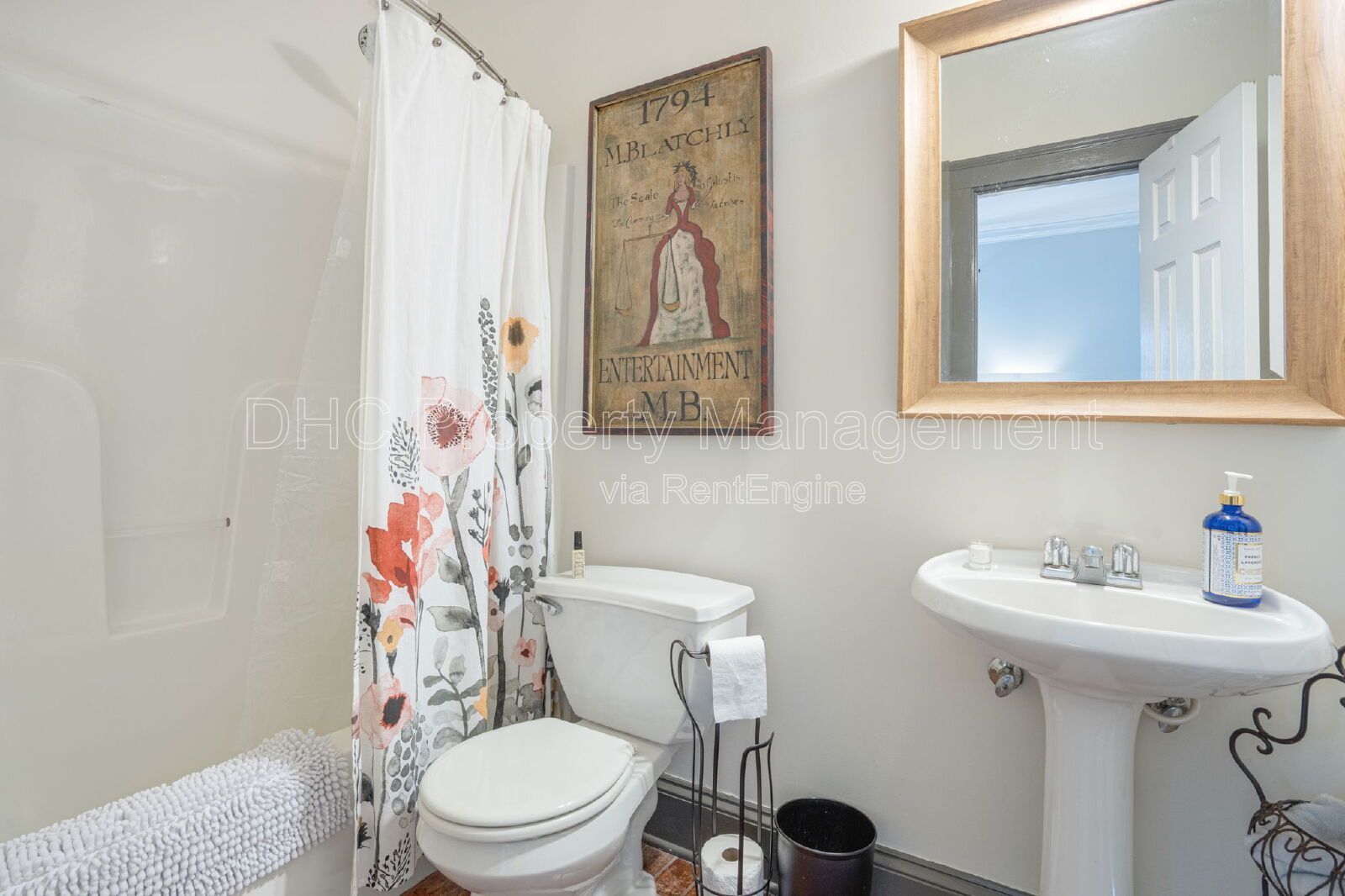 Charming 2-Bed, 2-Bath Retreat in Atlanta – Cozy Comfort Awaits at 10 Smith St NW! property image