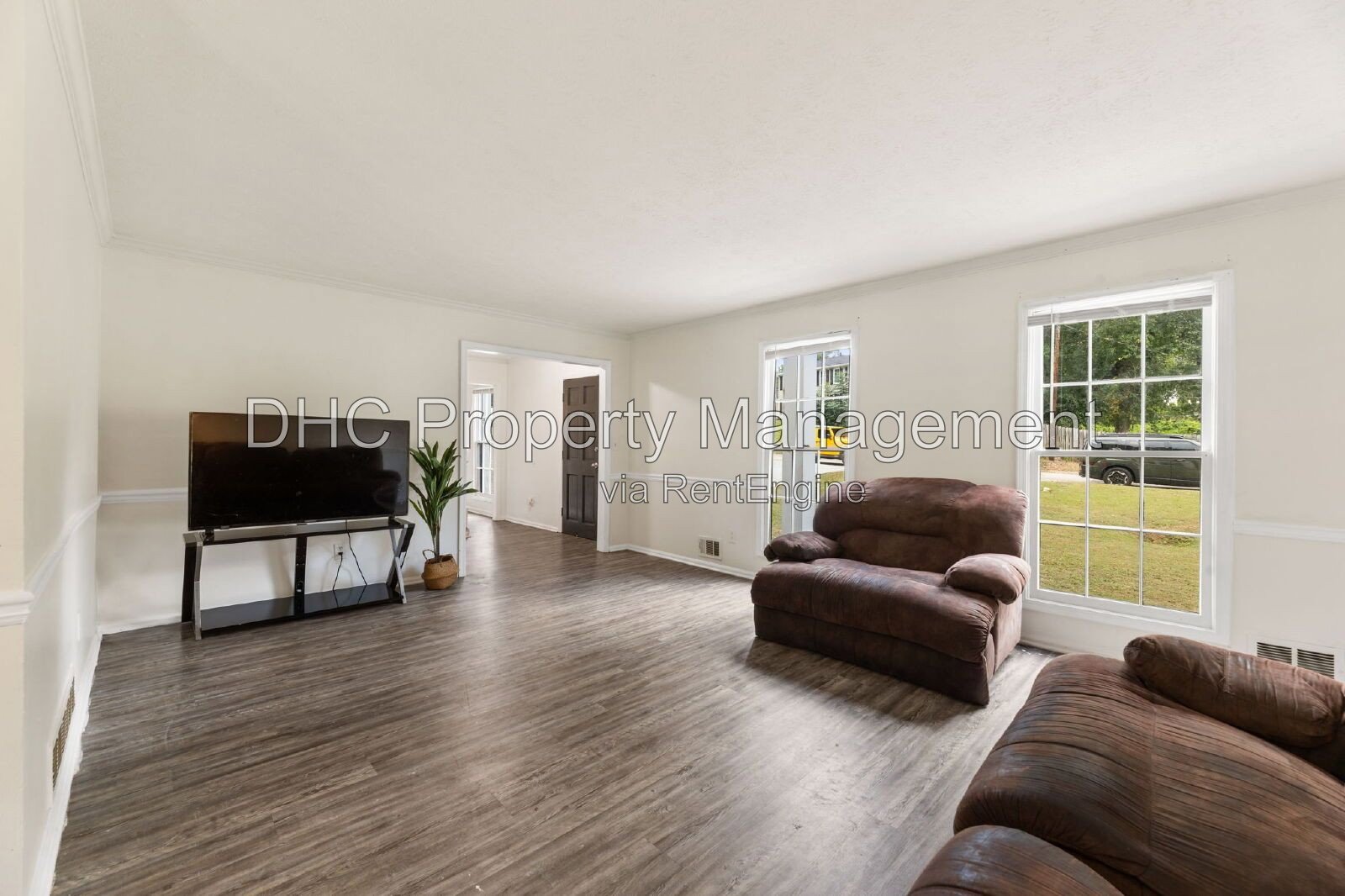 Spacious 5-Bed with 2 Full Baths and 1 half bath in Stone Mountain property image