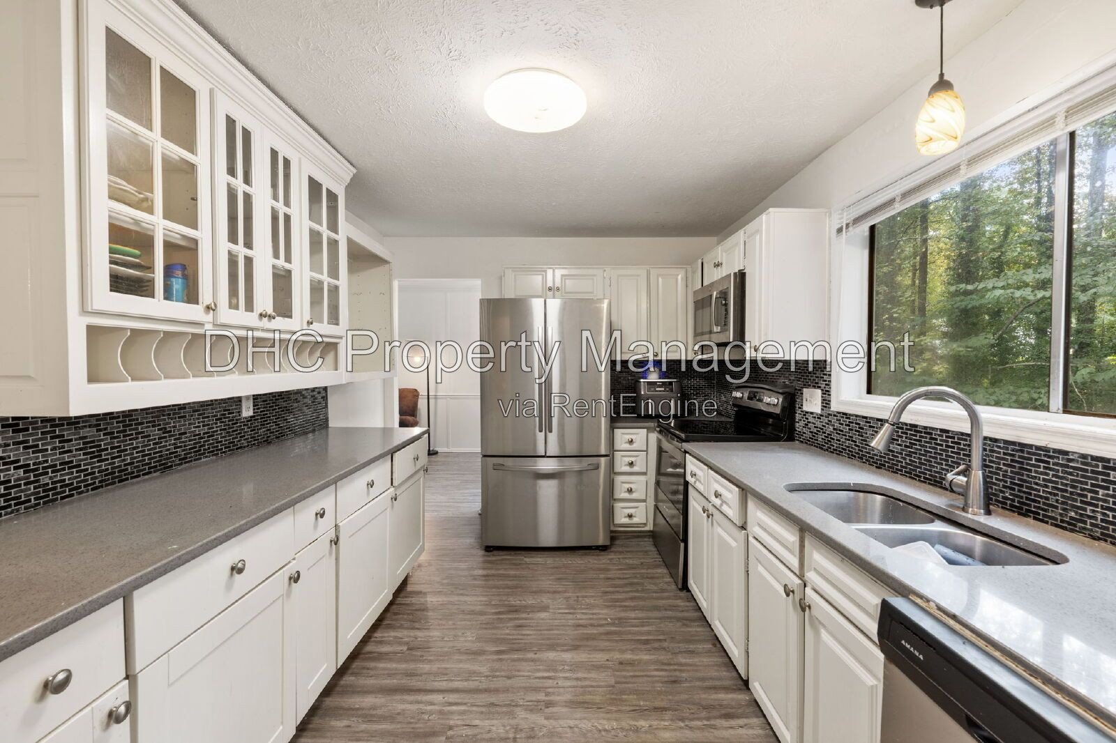 Spacious 5-Bed with 2 Full Baths and 1 half bath in Stone Mountain property image