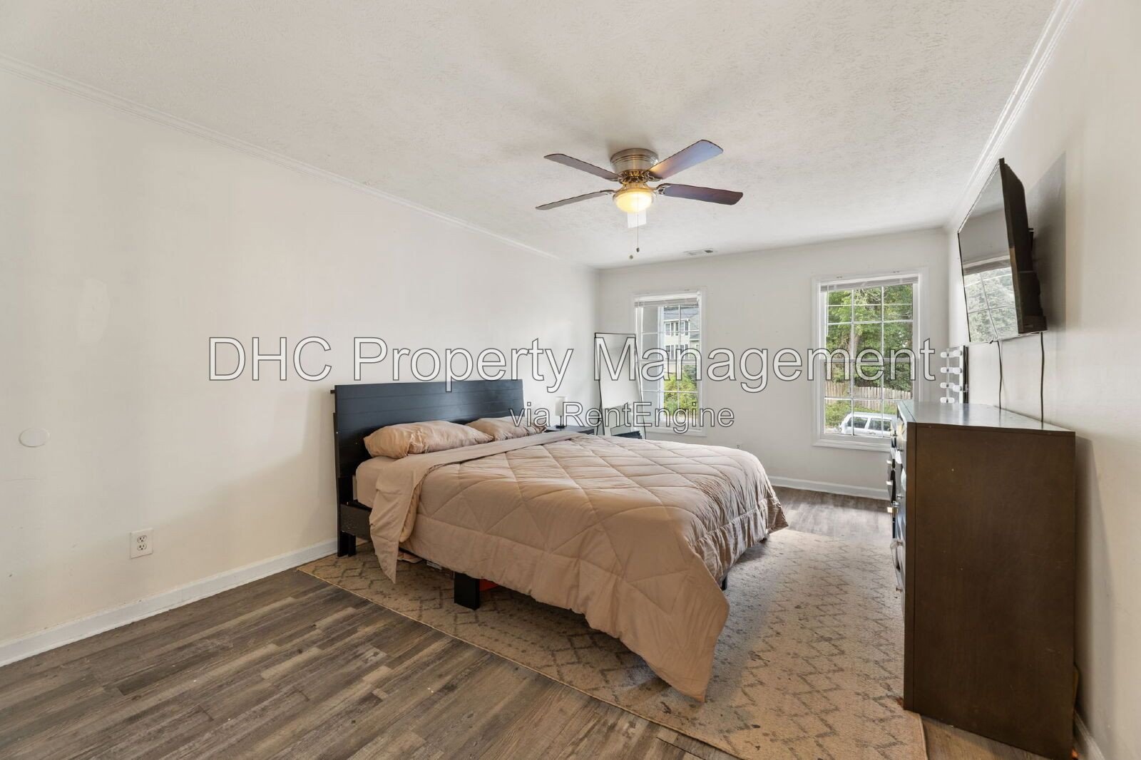 Spacious 5-Bed with 2 Full Baths and 1 half bath in Stone Mountain property image