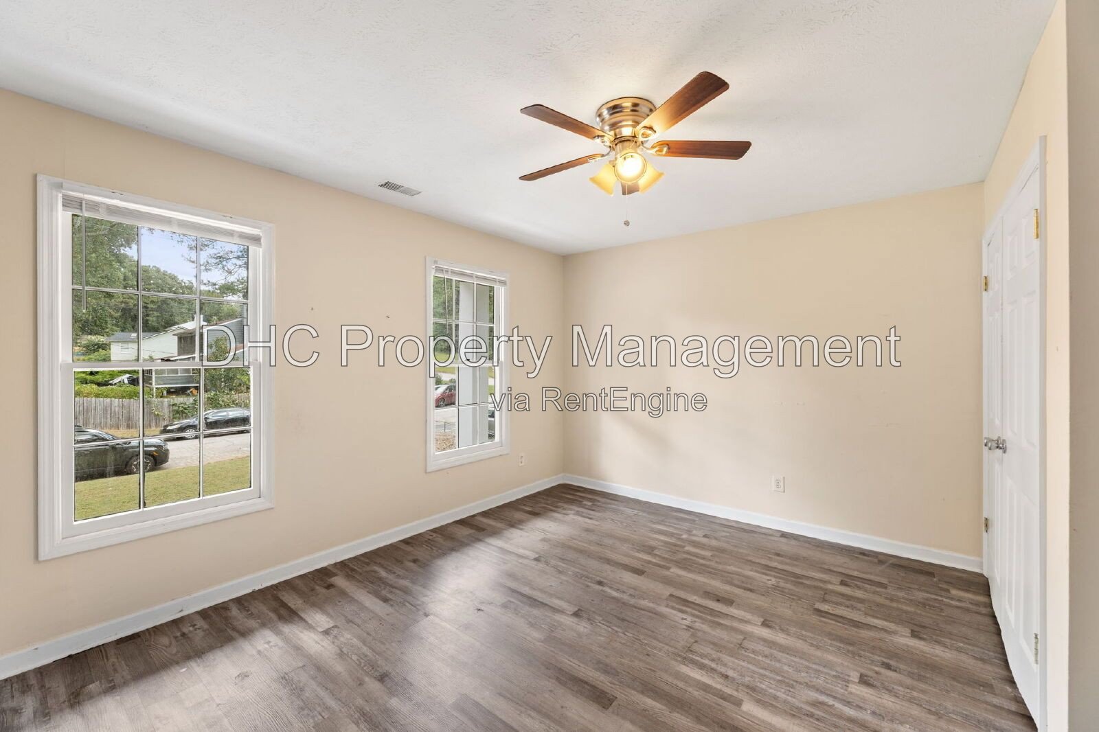 Spacious 5-Bed with 2 Full Baths and 1 half bath in Stone Mountain property image