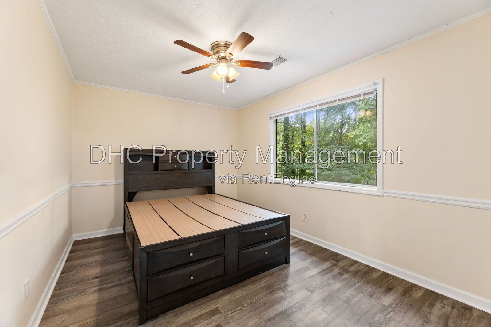 Spacious 5-Bed with 2 Full Baths and 1 half bath in Stone Mountain property image