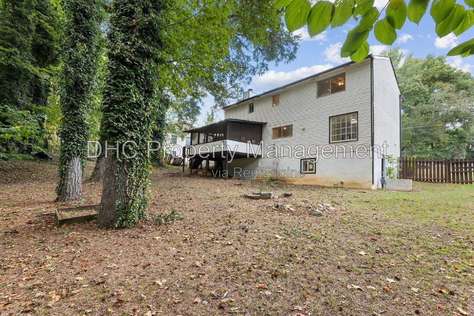 Spacious 5-Bed with 2 Full Baths and 1 half bath in Stone Mountain property image
