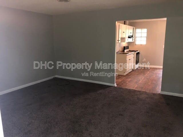 Cozy 2-Bedroom Duplex in Union City | Affordable & Convenient Living property image