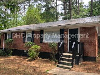 Charming 3-Bed Home in Decatur – Spacious Living & Convenient Location! property image