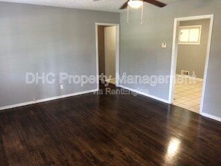 Charming 3-Bed Home in Decatur – Spacious Living & Convenient Location! property image