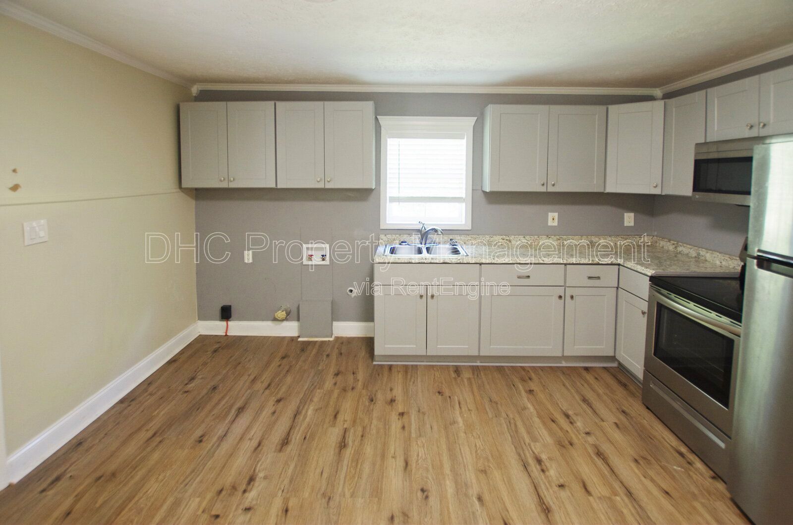 Charming 2-Bedroom Home in Riverdale, Convenient Location. property image