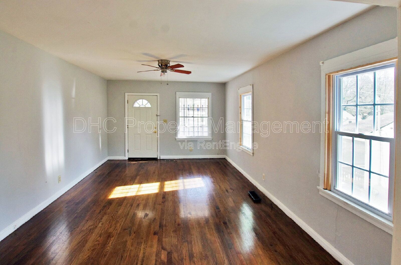 Charming 2BR Home in Oakland City – Quiet Street, Prime Atlanta Location! property image