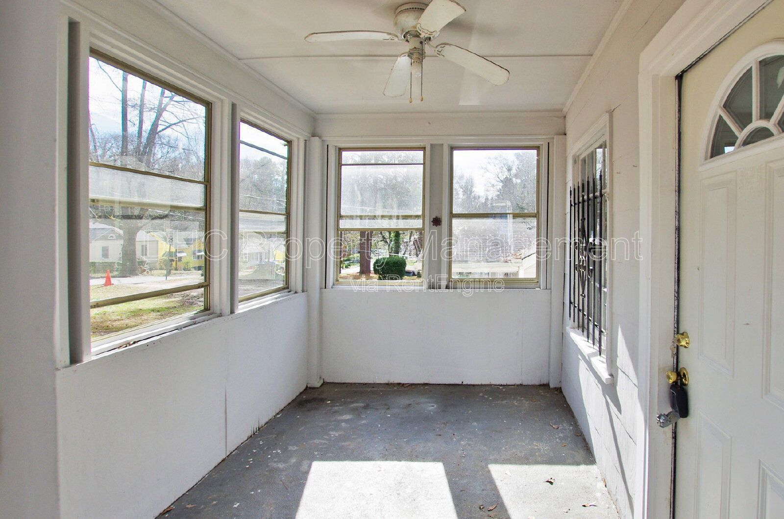 Charming 2BR Home in Oakland City – Quiet Street, Prime Atlanta Location! property image