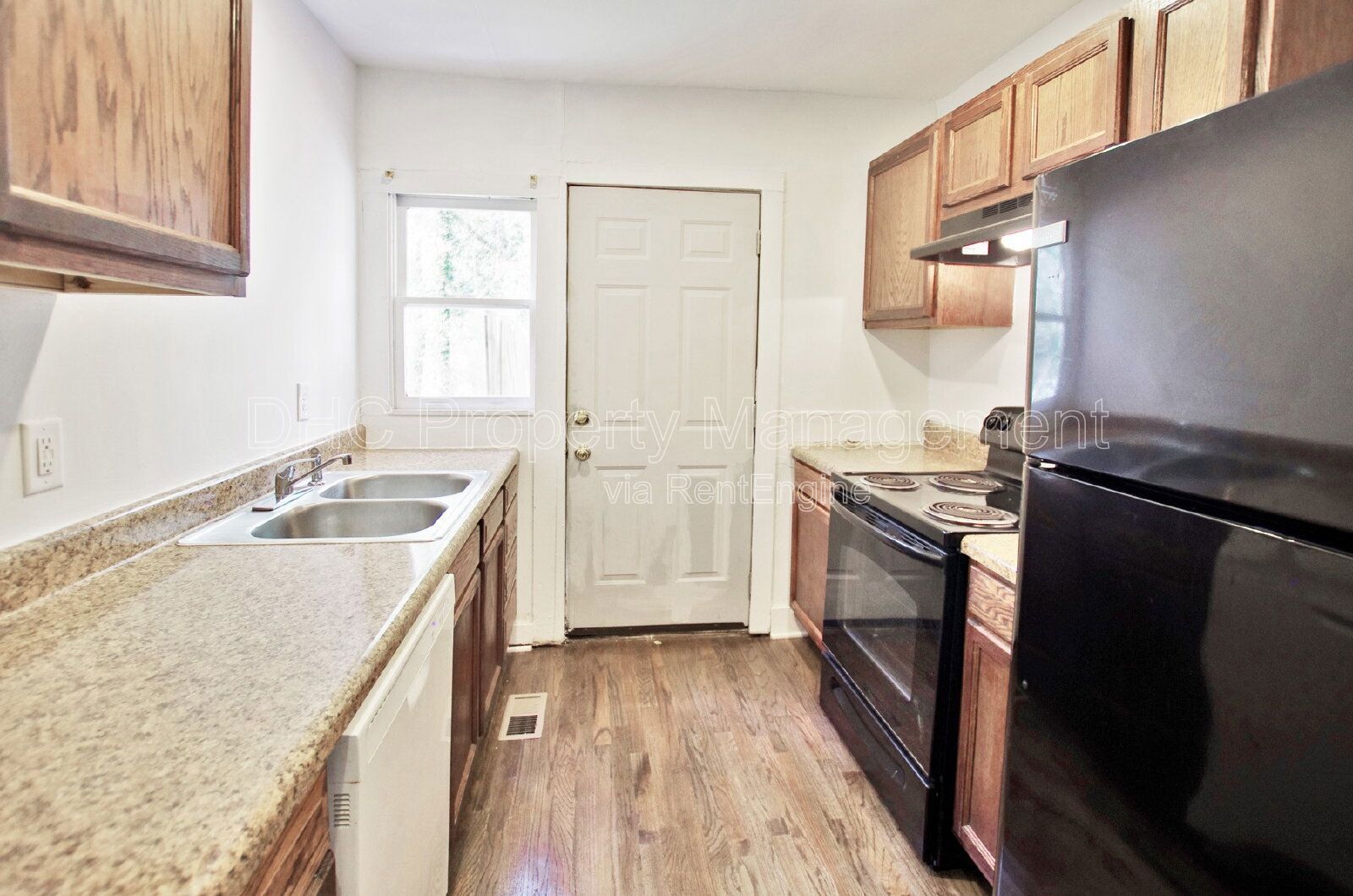 Charming 2BR Home in Oakland City – Quiet Street, Prime Atlanta Location! property image