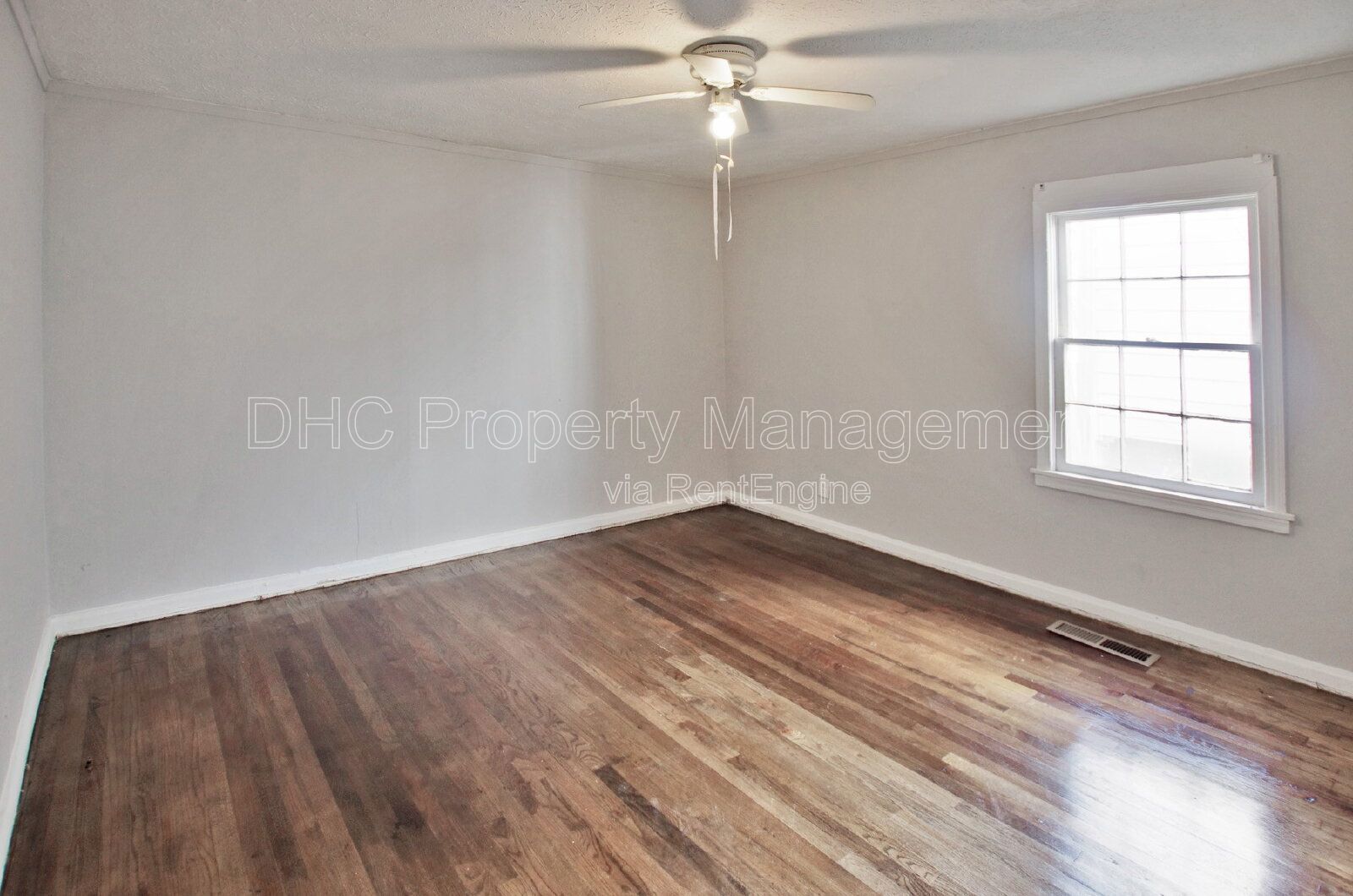 Charming 2BR Home in Oakland City – Quiet Street, Prime Atlanta Location! property image